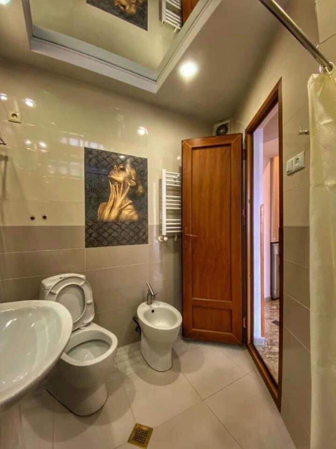 Apartment Dolphin Батуми Екстериор снимка