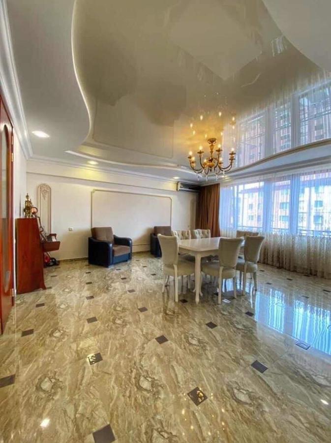 Apartment Dolphin Батуми Екстериор снимка