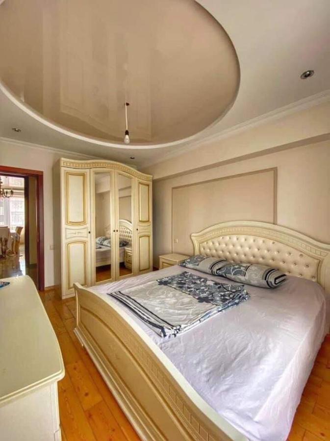 Apartment Dolphin Батуми Екстериор снимка