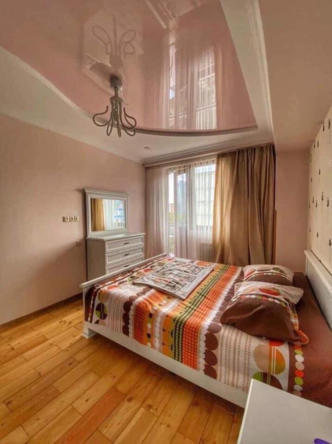 Apartment Dolphin Батуми Екстериор снимка