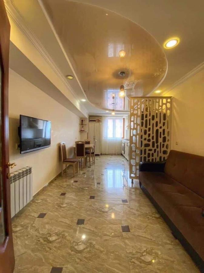 Apartment Dolphin Батуми Екстериор снимка