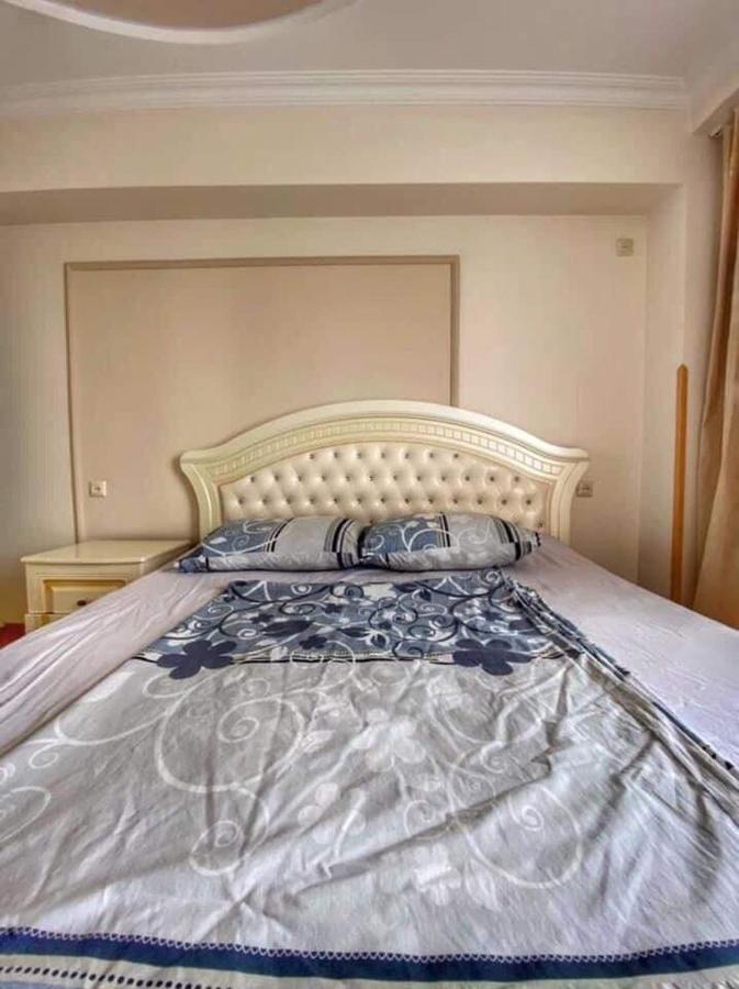 Apartment Dolphin Батуми Екстериор снимка