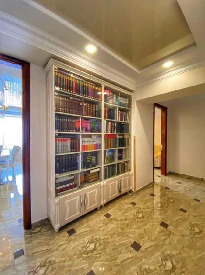 Apartment Dolphin Батуми Екстериор снимка