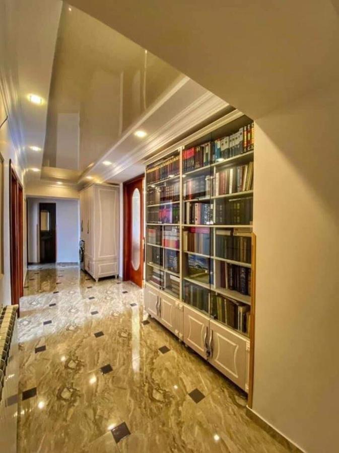 Apartment Dolphin Батуми Екстериор снимка