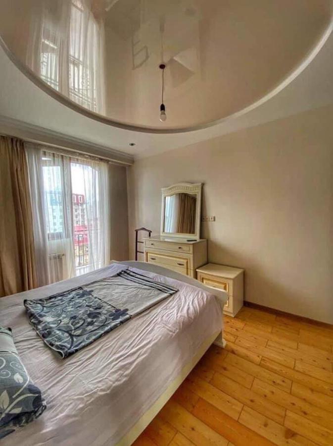 Apartment Dolphin Батуми Екстериор снимка
